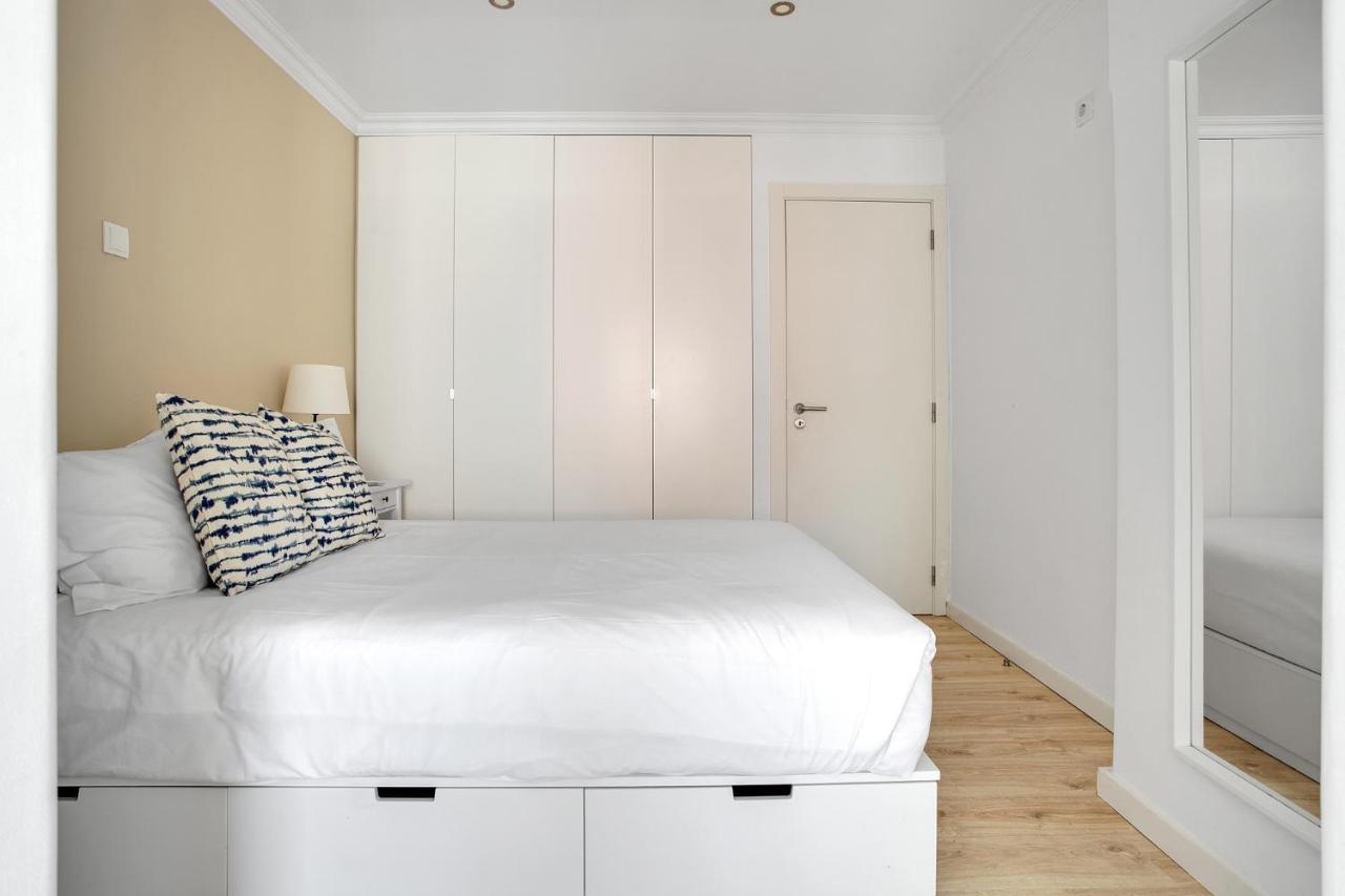 Modern 2 Bedroom Apartment In Estrela With Outside Terrace! Amazing For Families, Couples, Friends Lisbon Luaran gambar