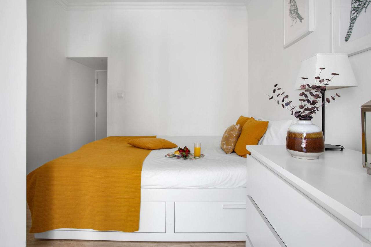 Modern 2 Bedroom Apartment In Estrela With Outside Terrace! Amazing For Families, Couples, Friends Lisbon Luaran gambar
