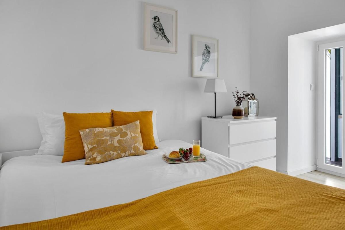 Modern 2 Bedroom Apartment In Estrela With Outside Terrace! Amazing For Families, Couples, Friends Lisbon Luaran gambar