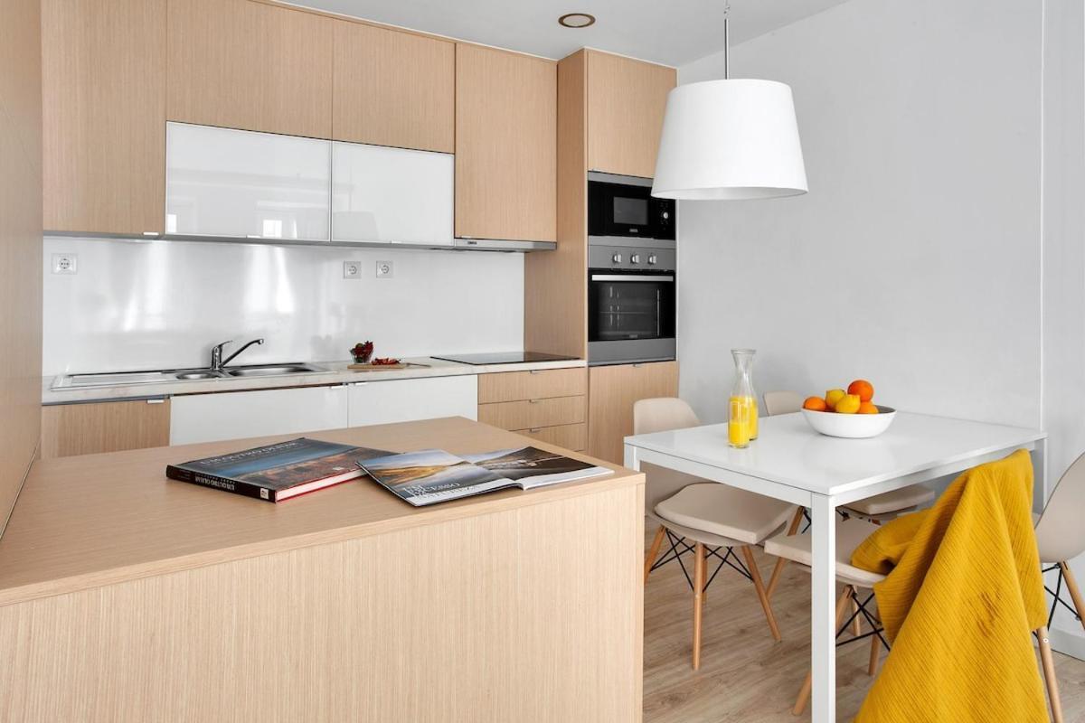 Modern 2 Bedroom Apartment In Estrela With Outside Terrace! Amazing For Families, Couples, Friends Lisbon Luaran gambar