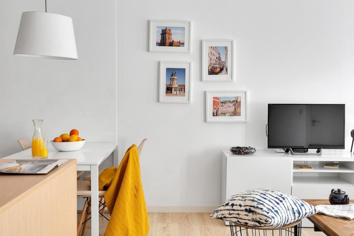 Modern 2 Bedroom Apartment In Estrela With Outside Terrace! Amazing For Families, Couples, Friends Lisbon Luaran gambar
