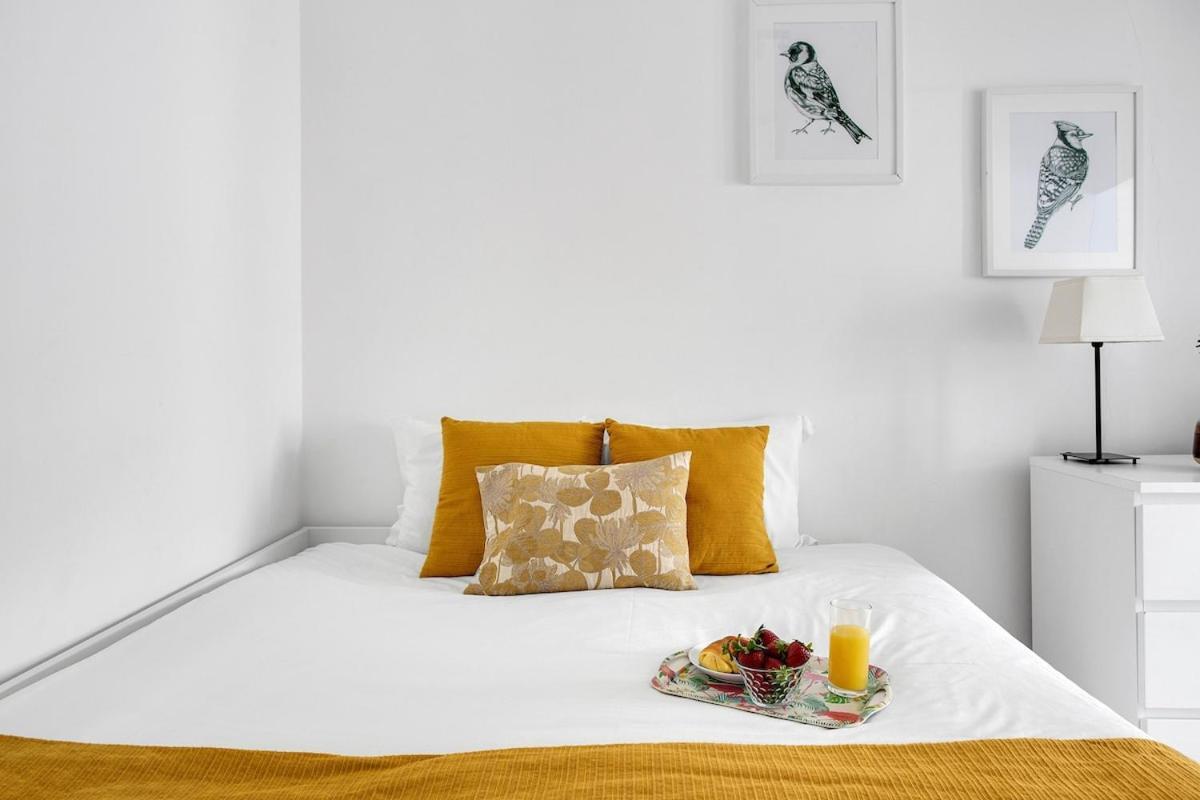 Modern 2 Bedroom Apartment In Estrela With Outside Terrace! Amazing For Families, Couples, Friends Lisbon Luaran gambar